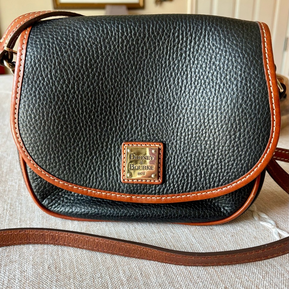 Dooney and Bourke Black Pebbled Grain Leather Saddle Bag VGUC
